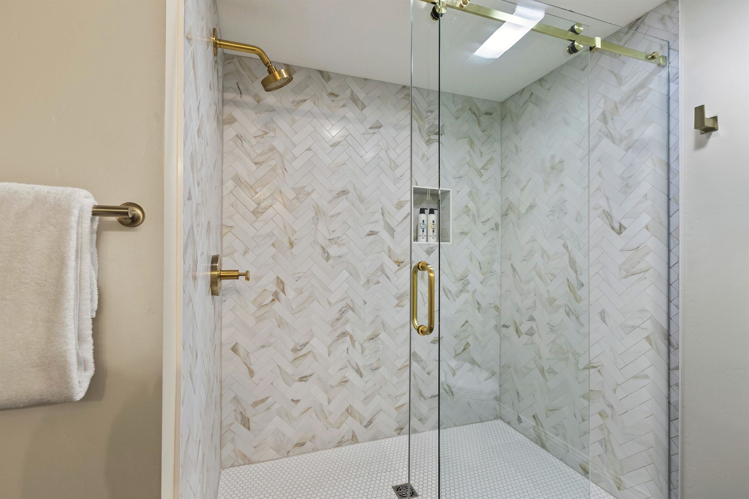 #B204 - Master Ensuite Bathroom