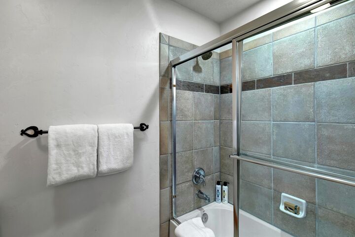 #C302 - Ensuite Bathroom