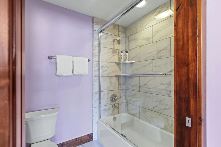 #B304 - Ensuite Bathroom