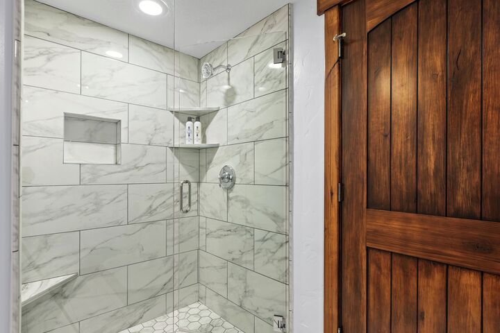 #B304 - Master Ensuite Bathroom