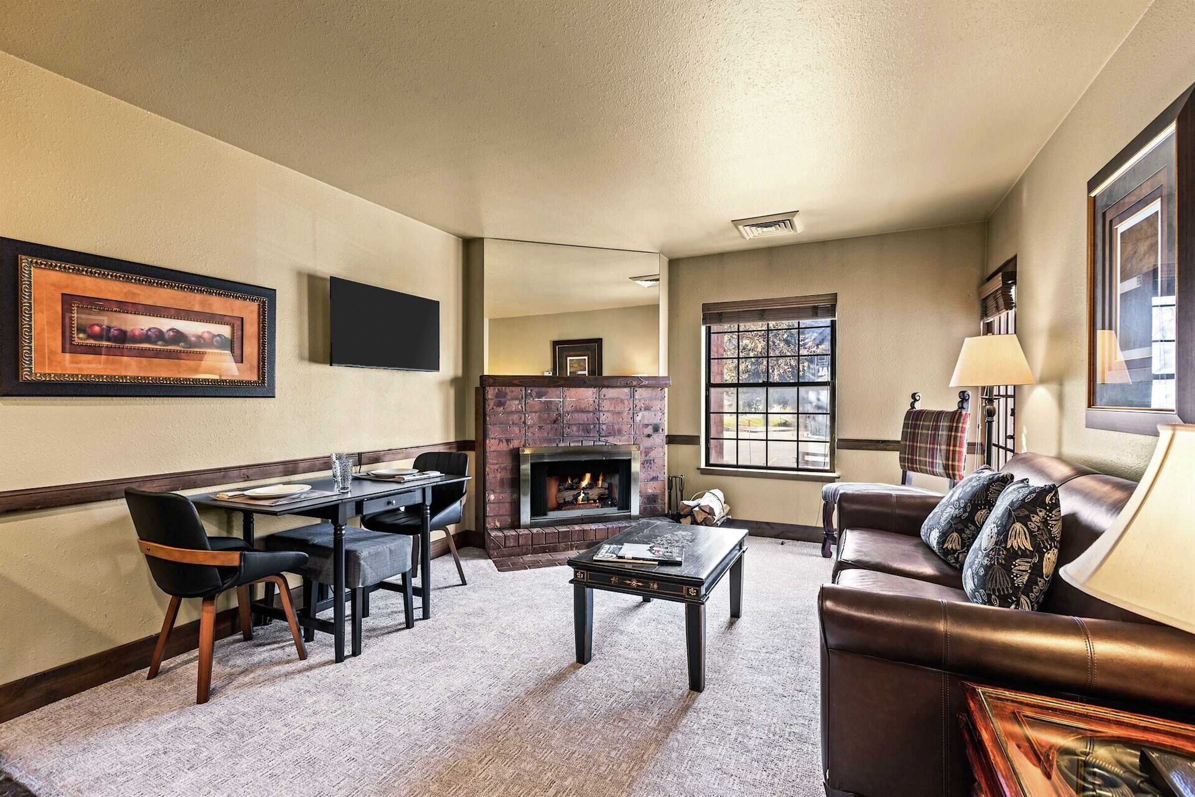 Living Area & Dining Area