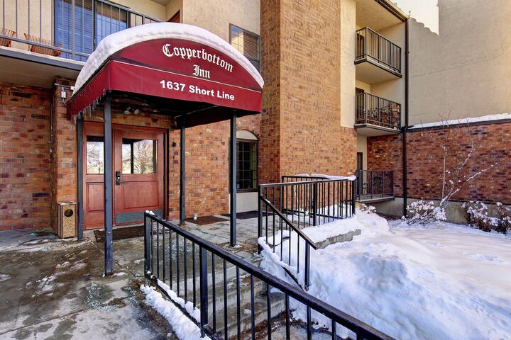 Copperbottom Inn Exterior - Winter