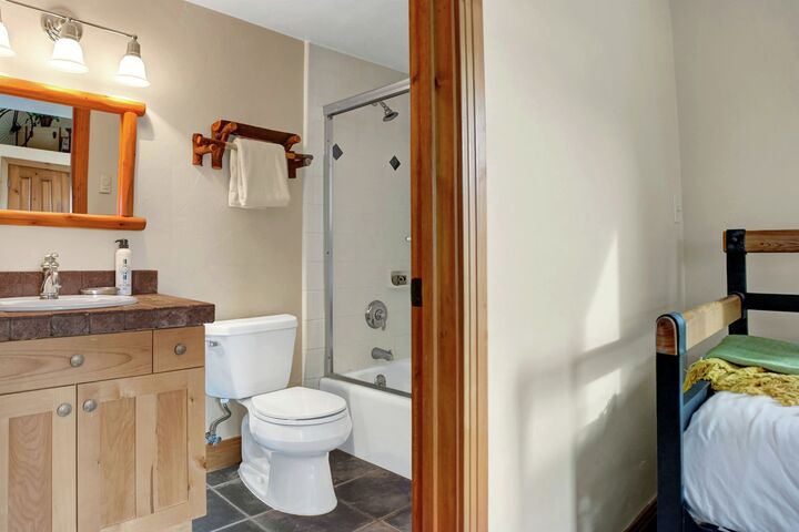 #5043 - Ensuite Bathroom