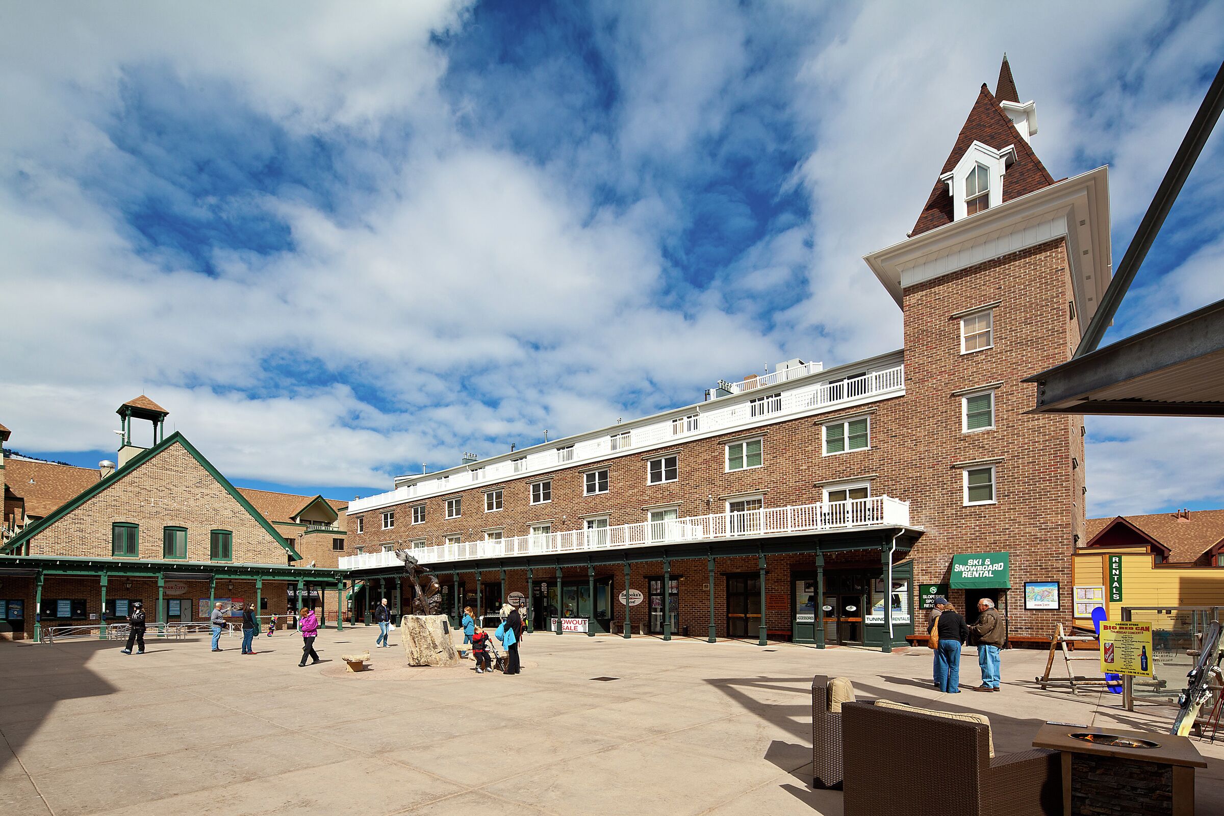 Resort Plaza