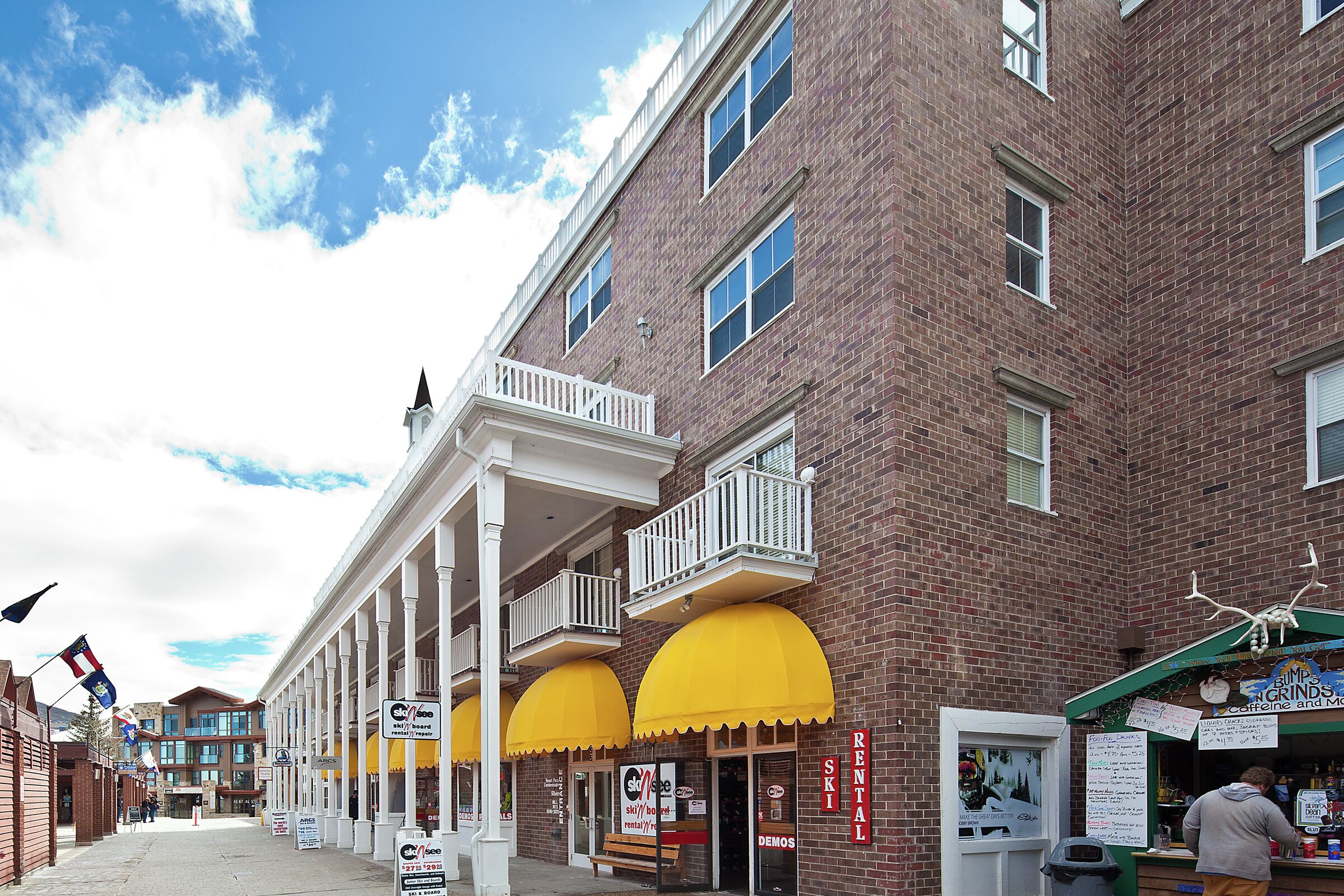 Resort Plaza
