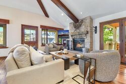 4 Bdrm Spa - Living Area