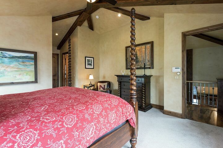 4 Bdrm Spa - Master Bedroom