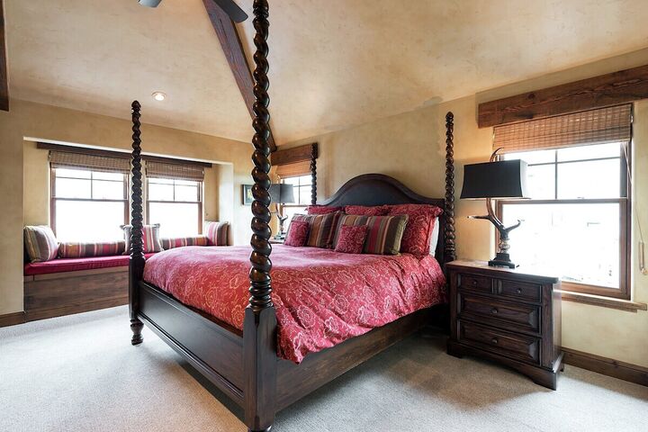 4 Bdrm Spa - Master Bedroom