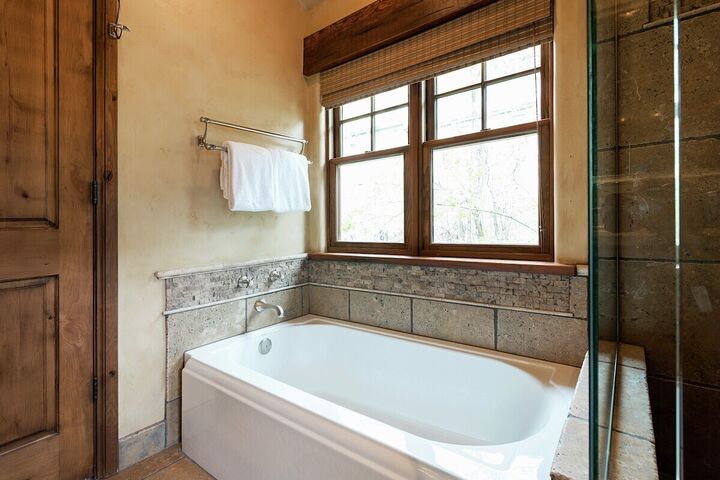 4 Bdrm Spa - Master Ensuite Bathroom