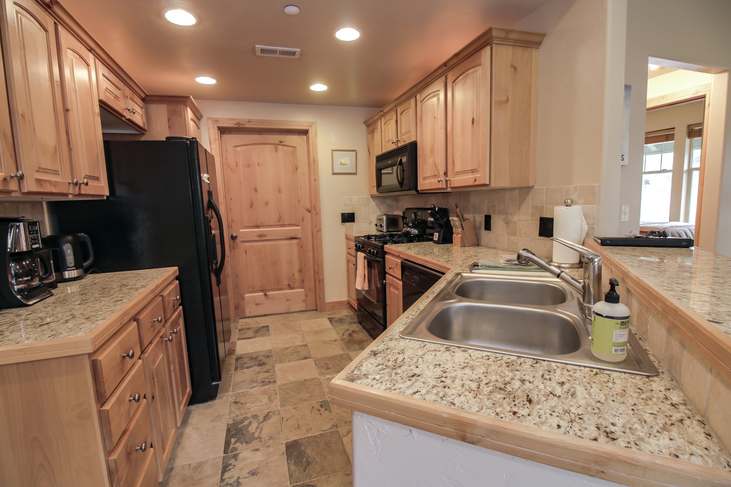 #E12 - Kitchen