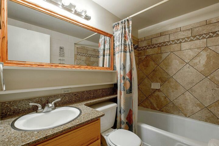 Unit H - Master Ensuite Bathroom