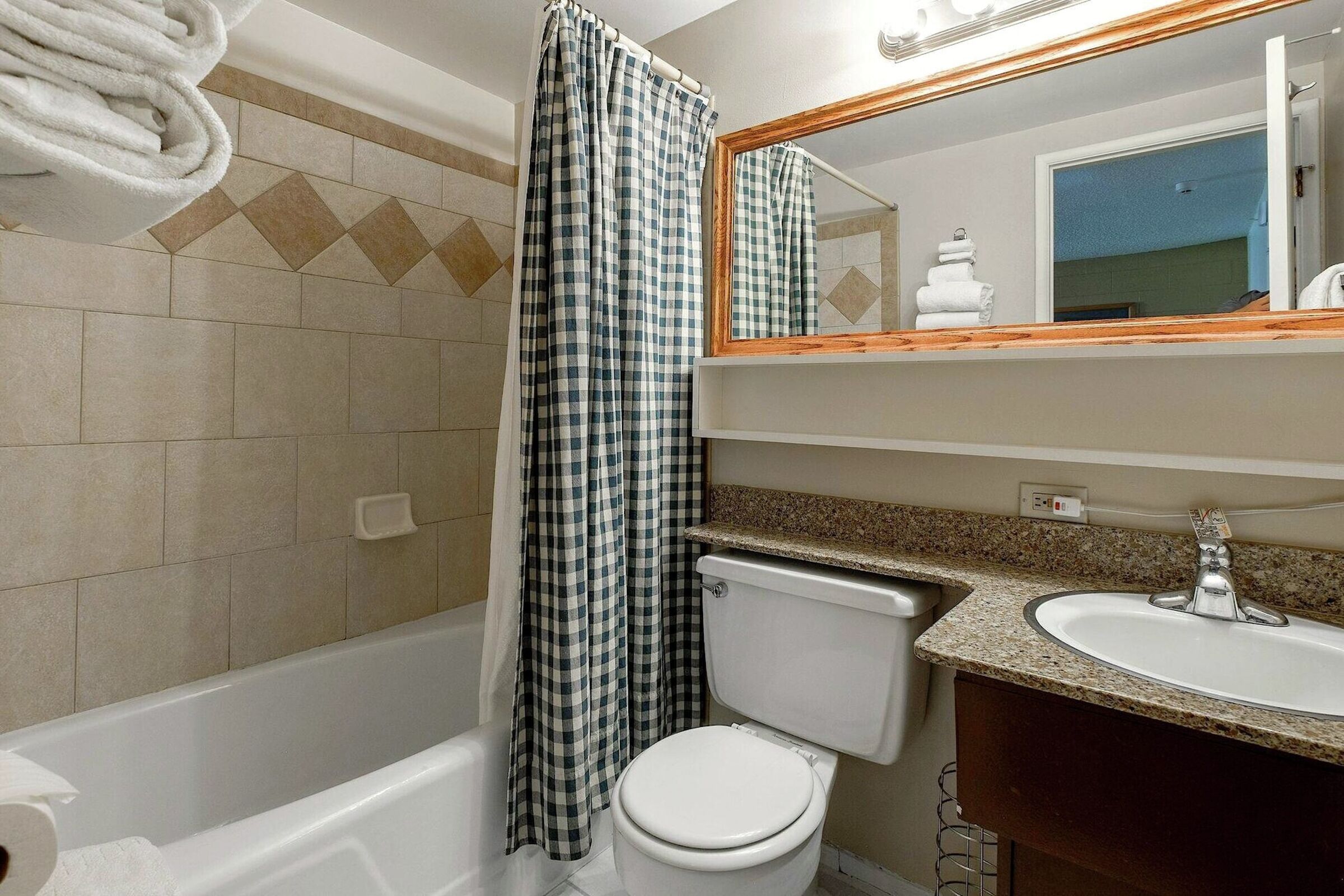 Unit H - Bathroom
