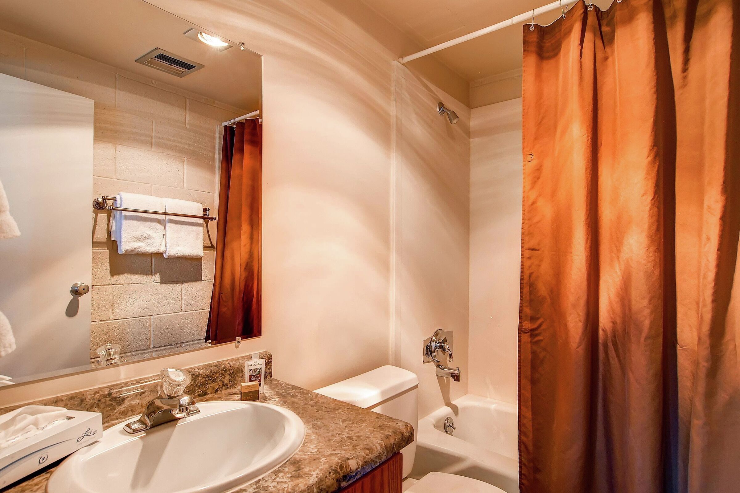 #115A - Master Ensuite Bathroom