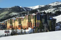 Grand Summit Hotel