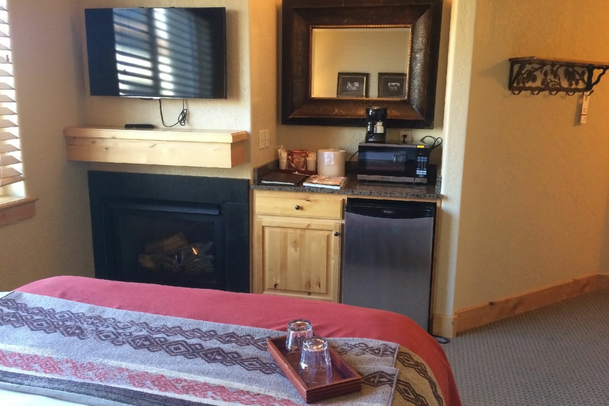 Queen Hotel Room