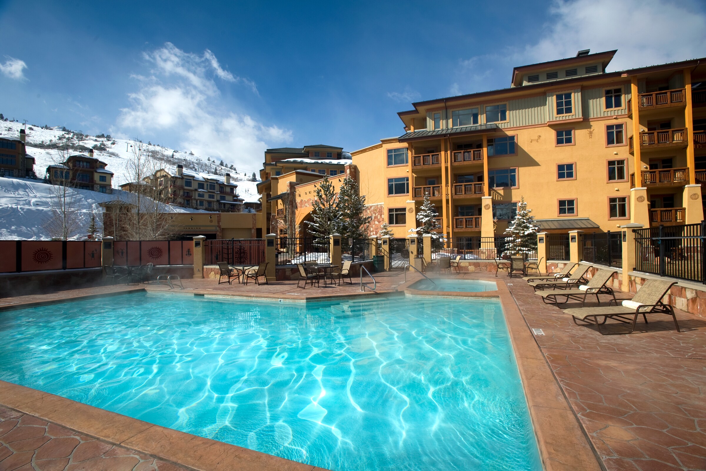 Outdoor Pool & Hot Tub