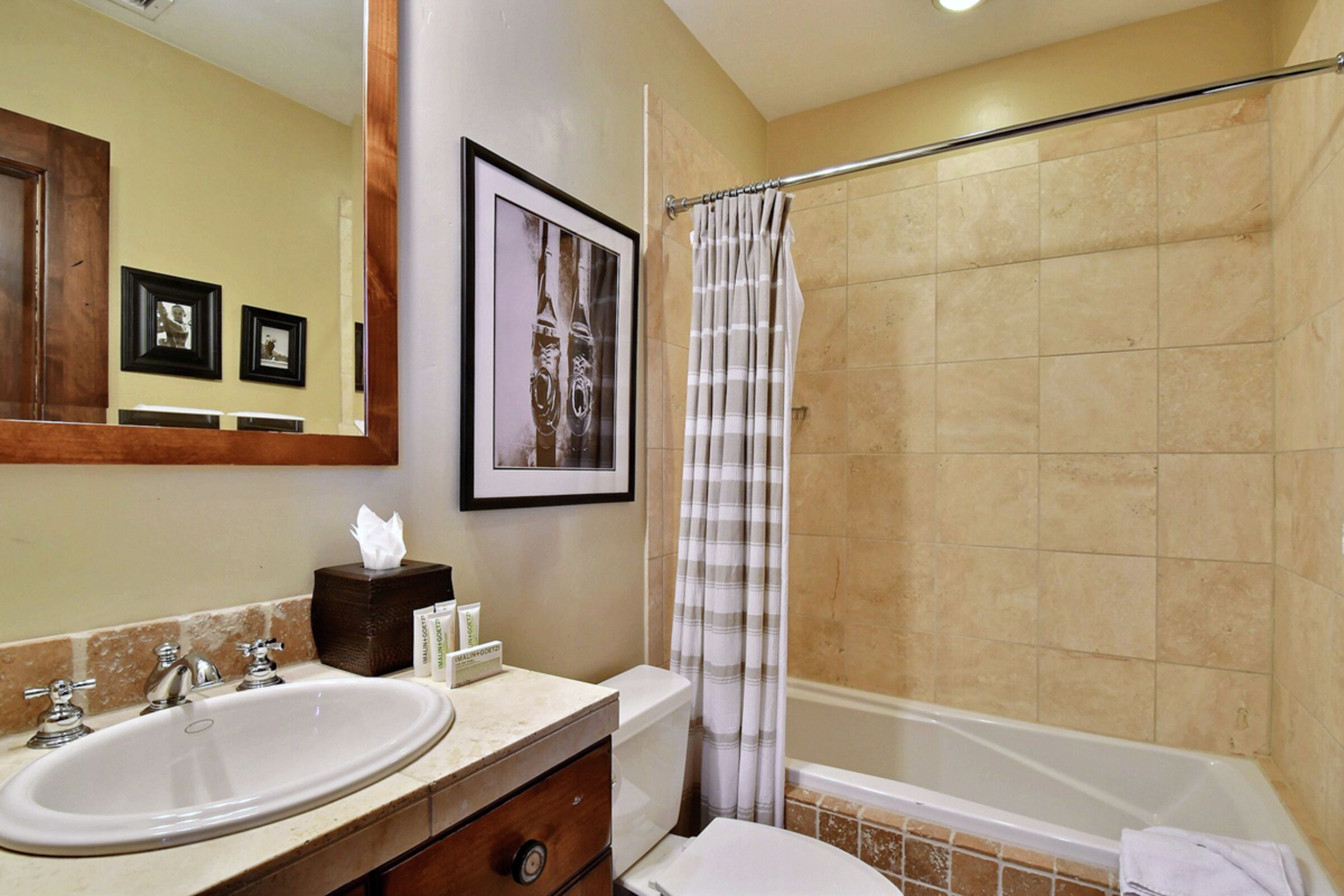 #903 - Ensuite Bathroom