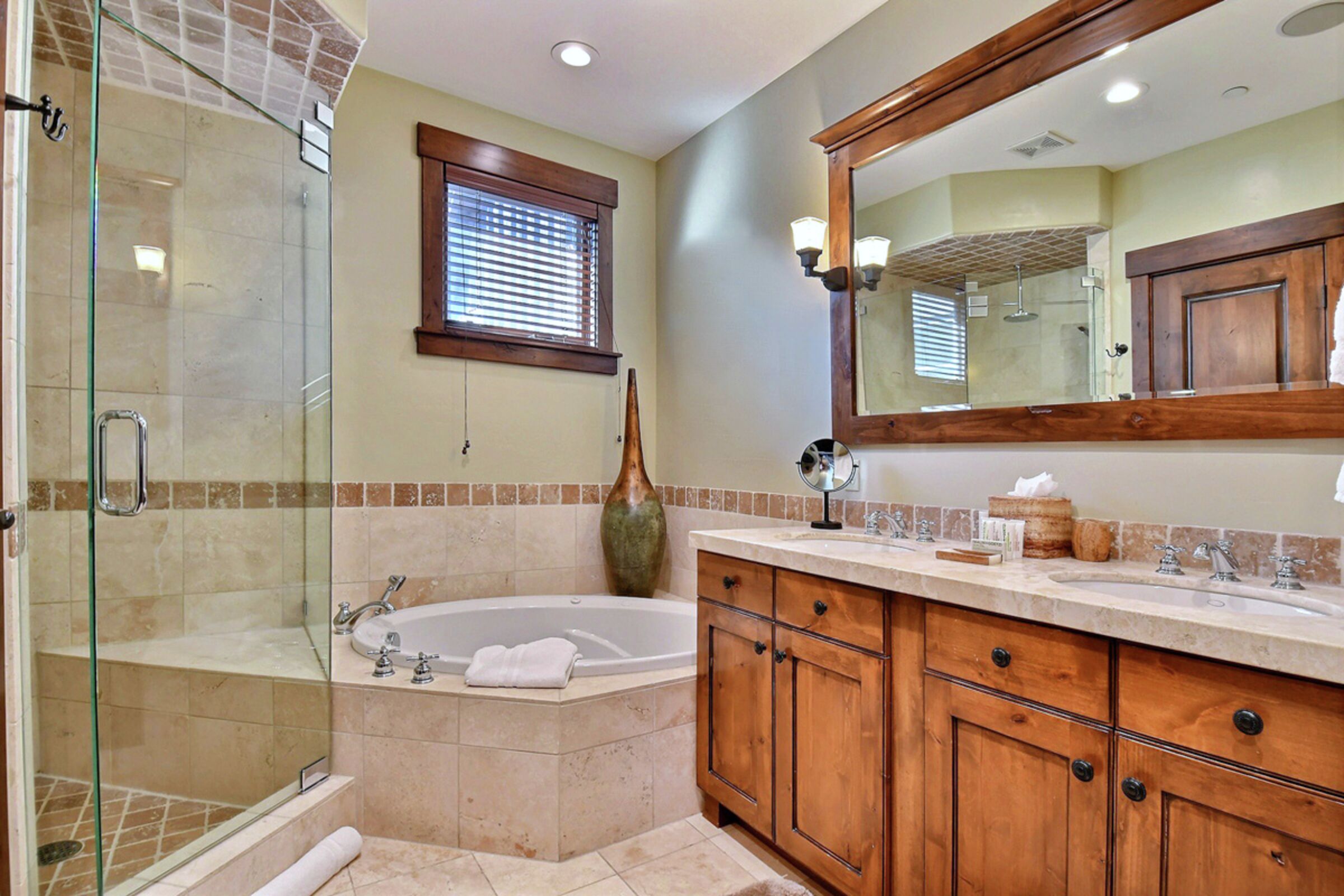 #903 - Master Ensuite Bathroom