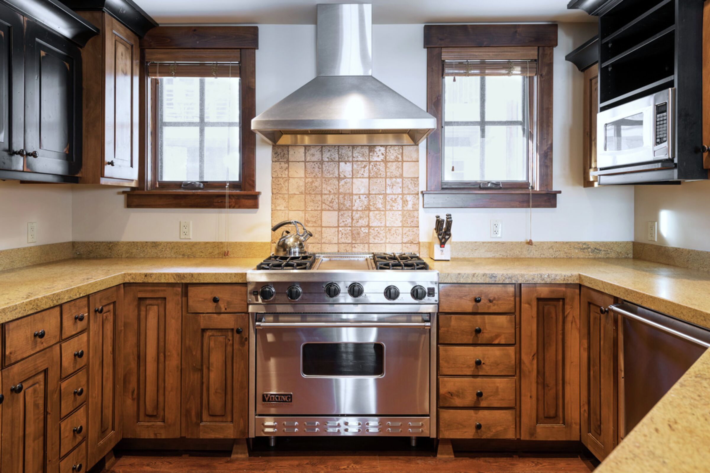#404 - Kitchen