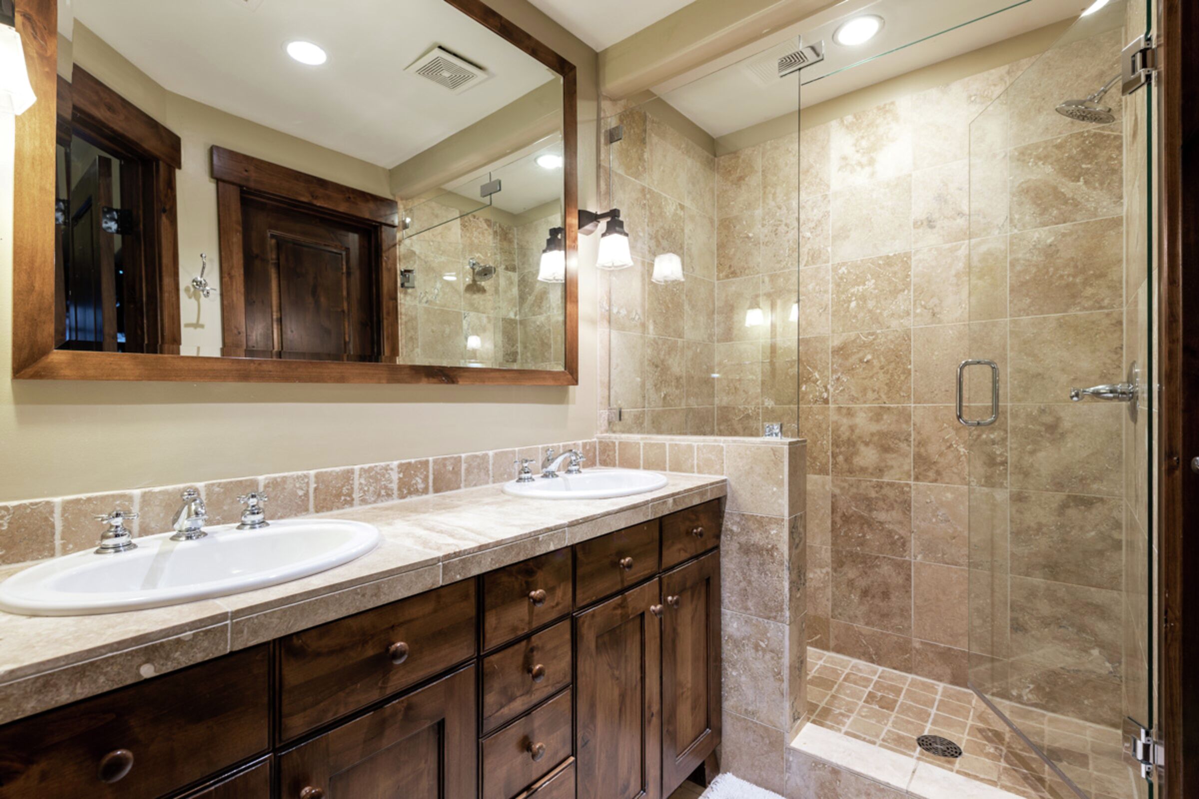 #3101 - Ensuite Bathroom