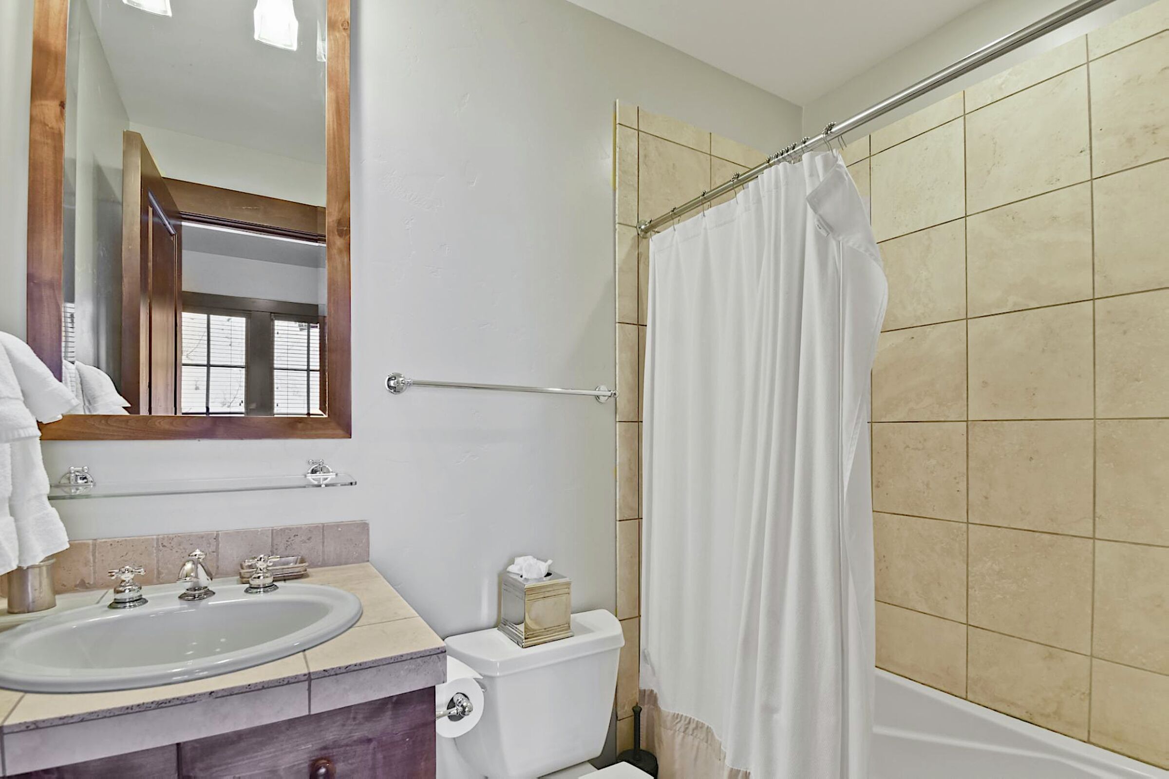 #4304 - Ensuite Bathroom