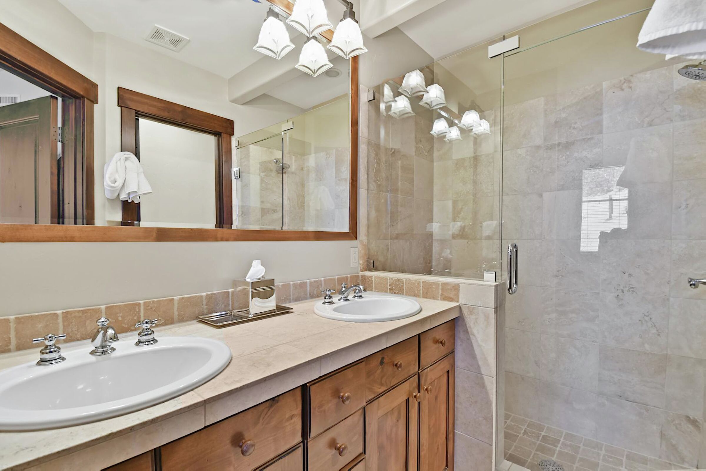 #4304 - Ensuite Bathroom