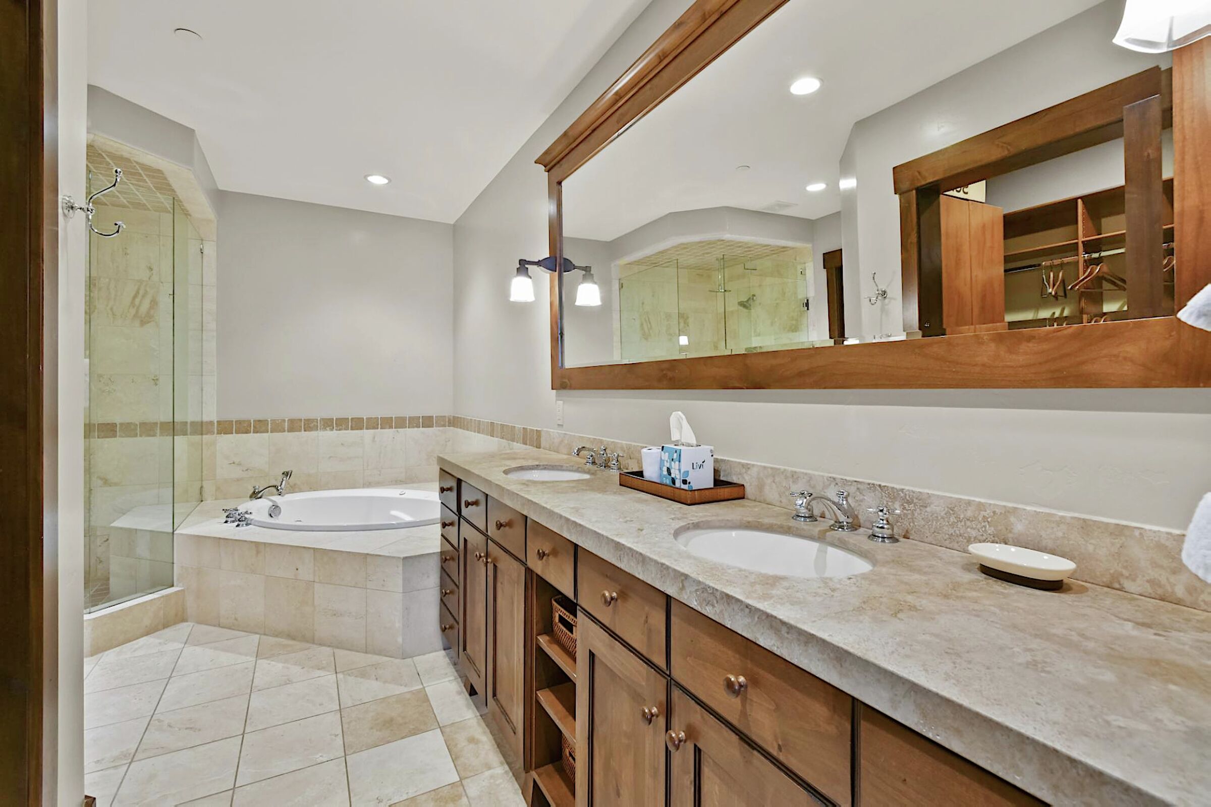 #4304 - Master Ensuite Bathroom