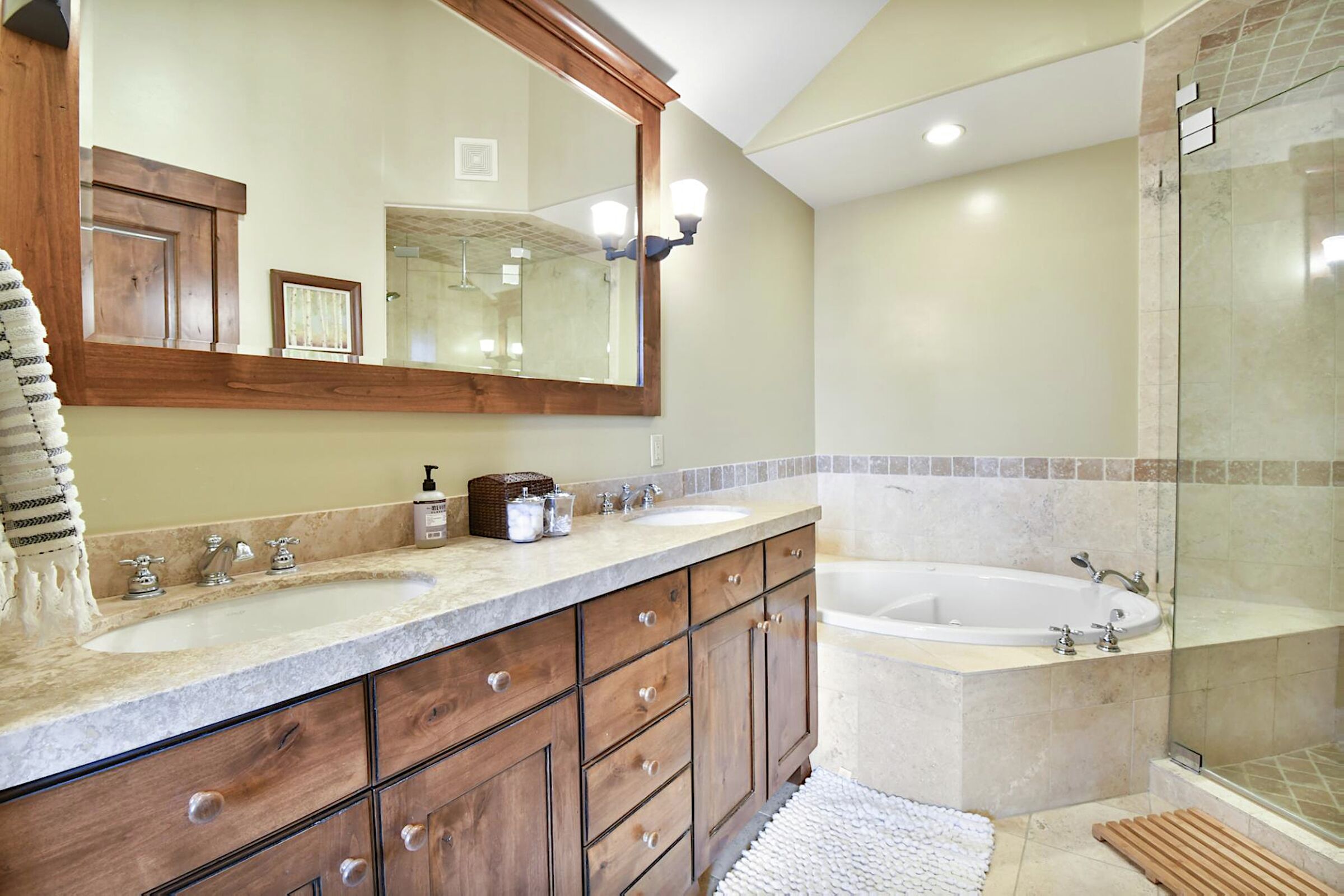 #103 - Master Ensuite Bathroom