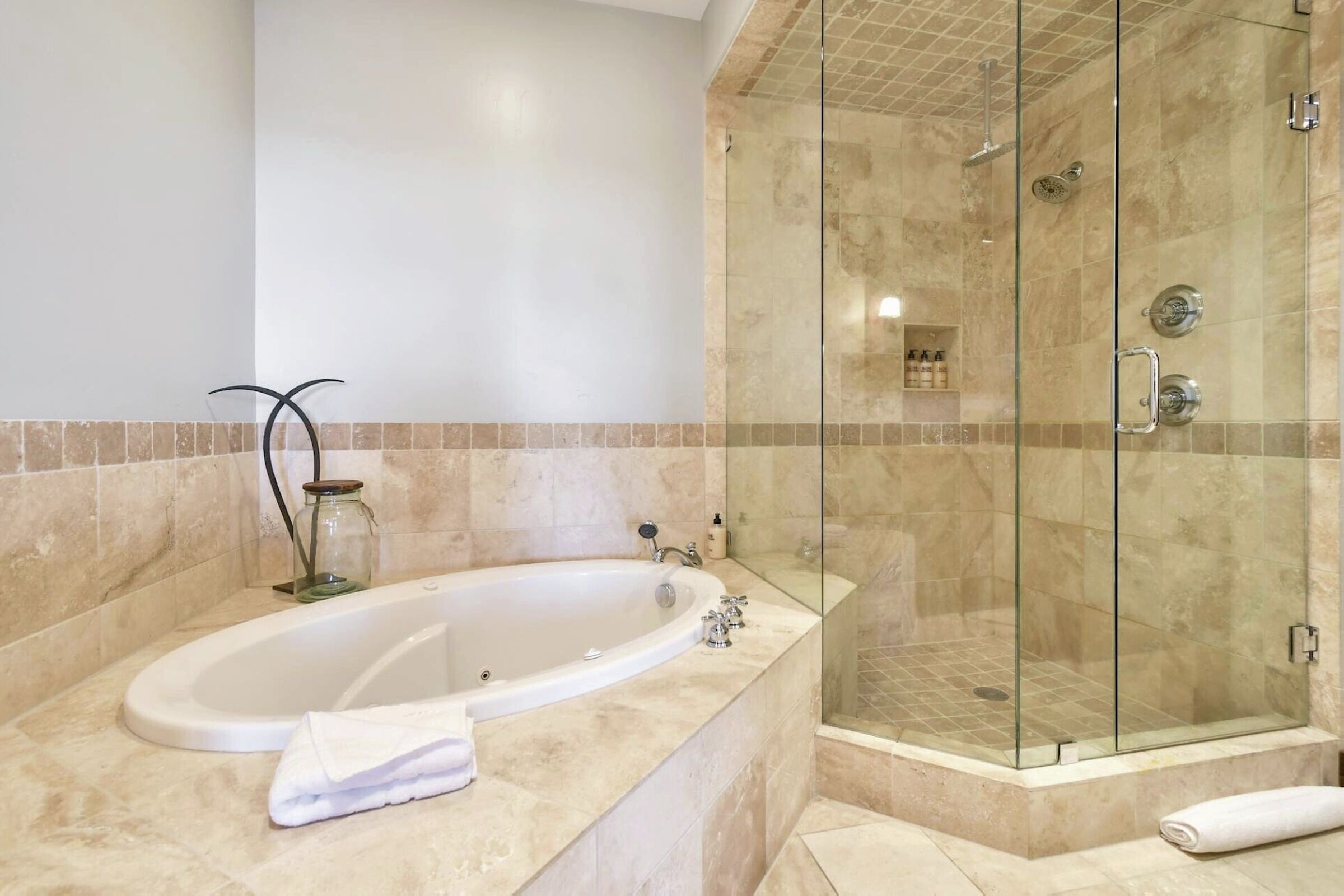 #4302 - Master Ensuite Bathroom