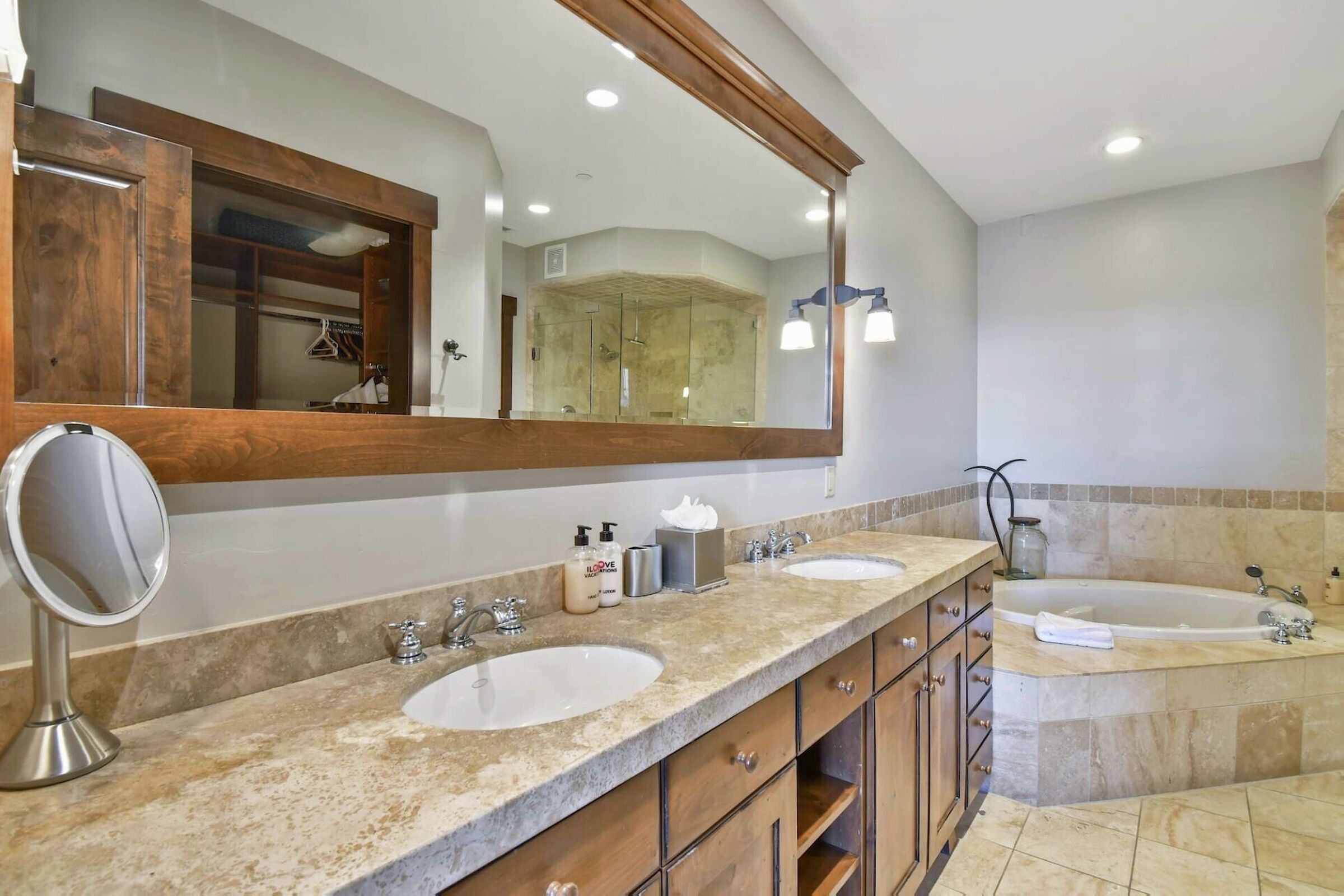 #4302 - Master Ensuite Bathroom