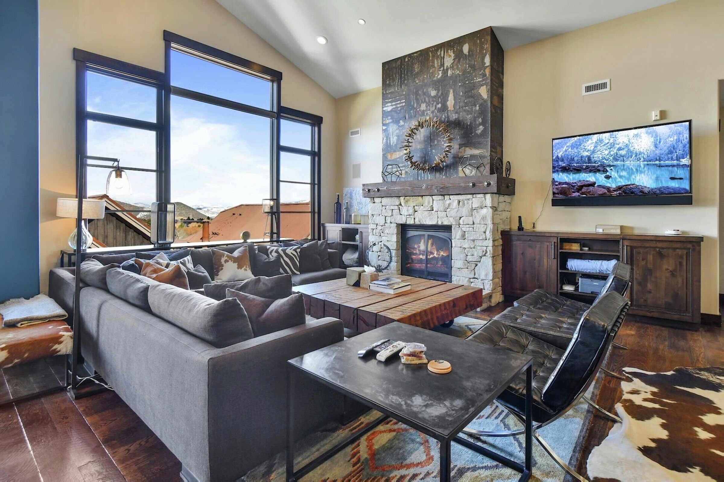 #4302 - Living Area