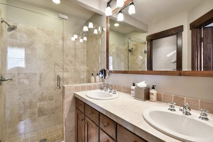 #4302 - Ensuite Bathroom