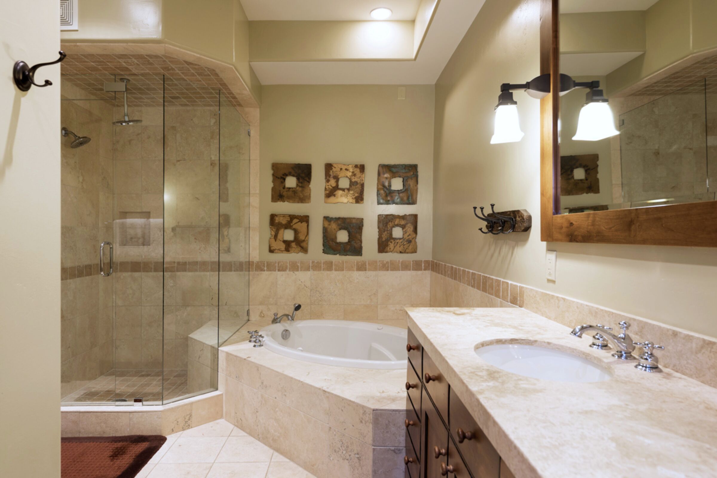 #4201 - Master Ensuite Bathroom