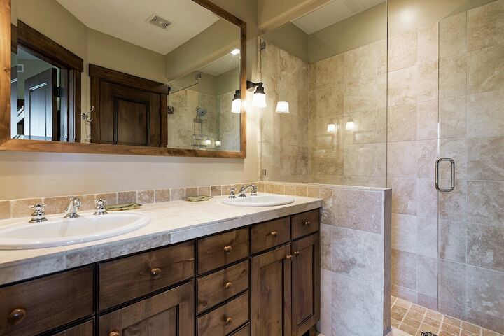 #1301 - Ensuite Bathroom