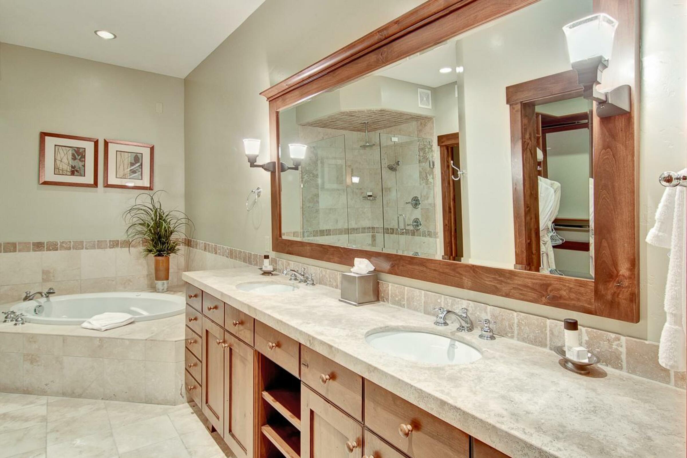 #2101 - Master Ensuite Bathroom
