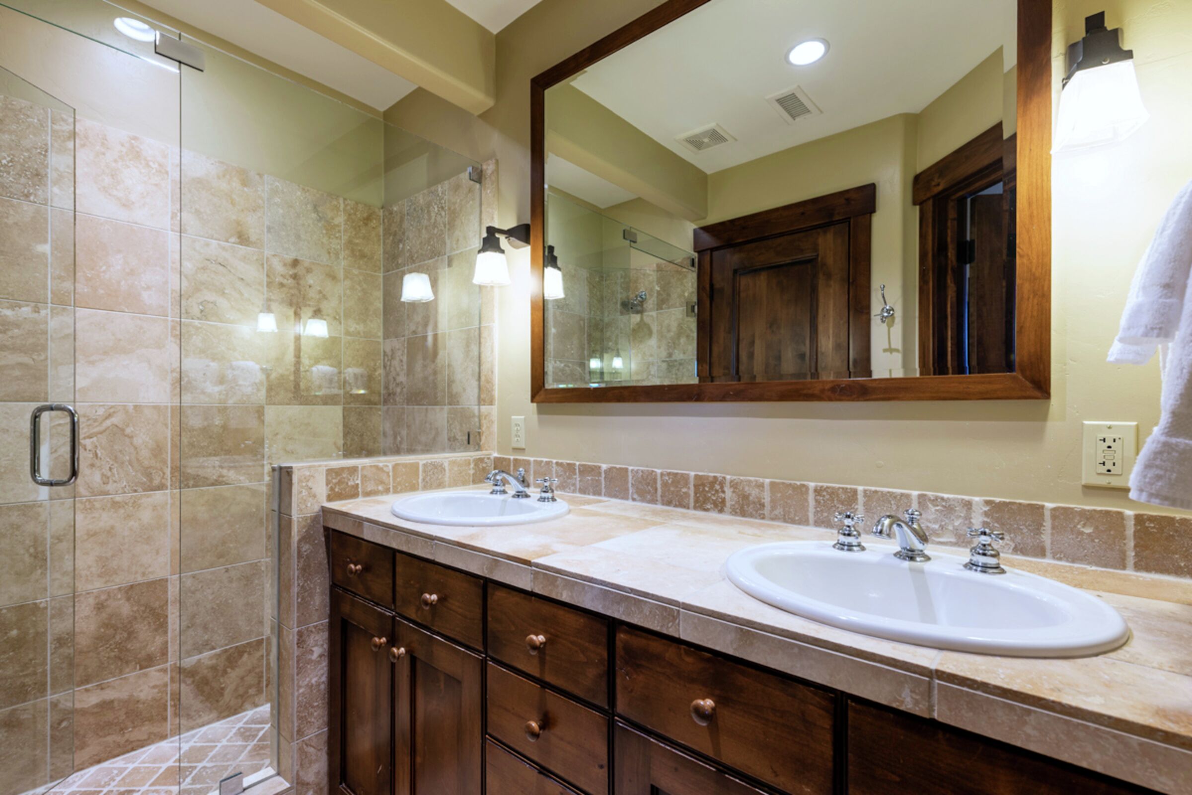 #2202 - Ensuite Bathroom
