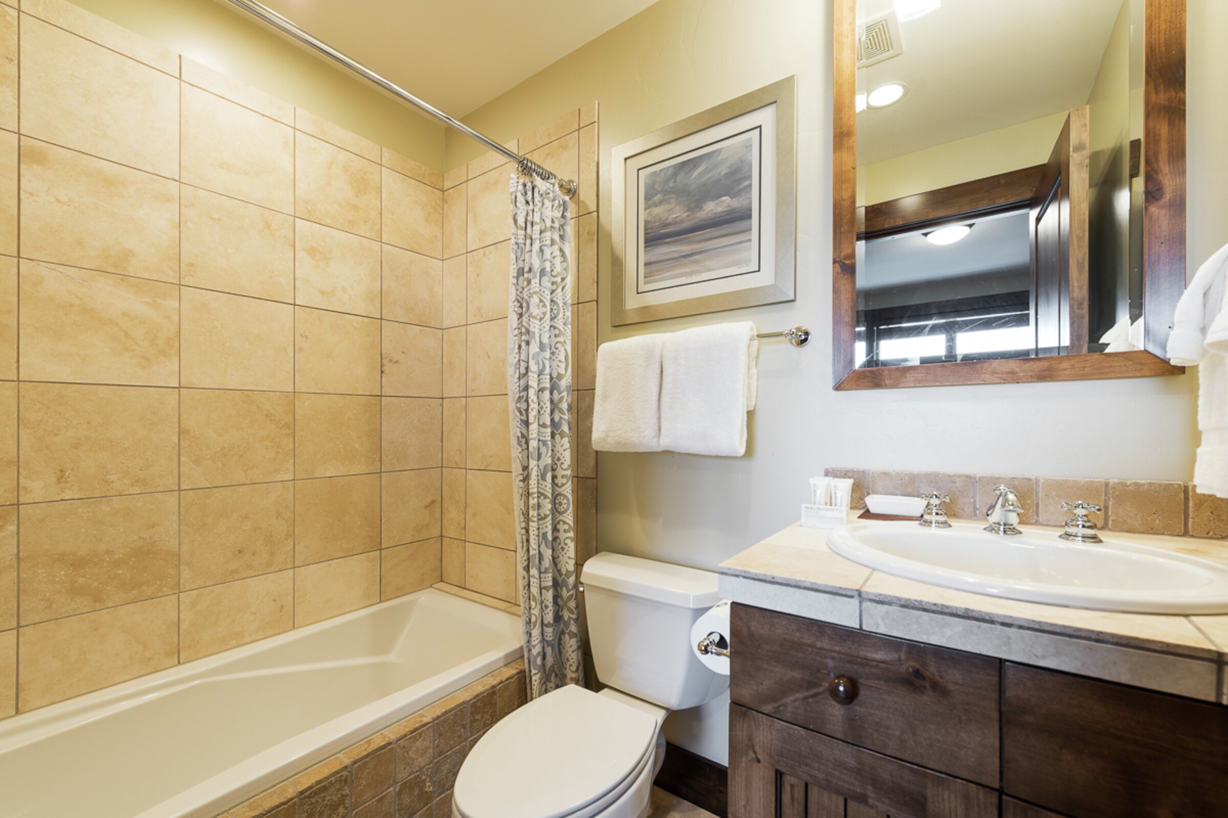 #1305 - Ensuite Bathroom