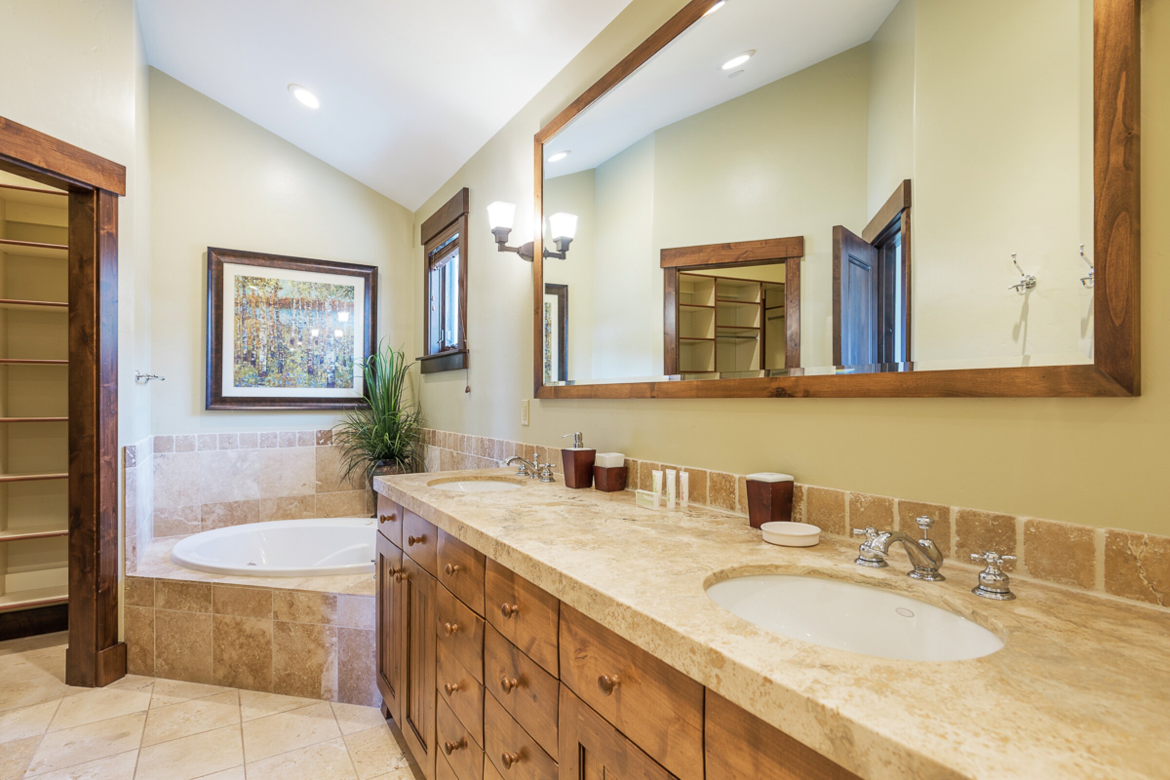 #1305 - Ensuite Bathroom