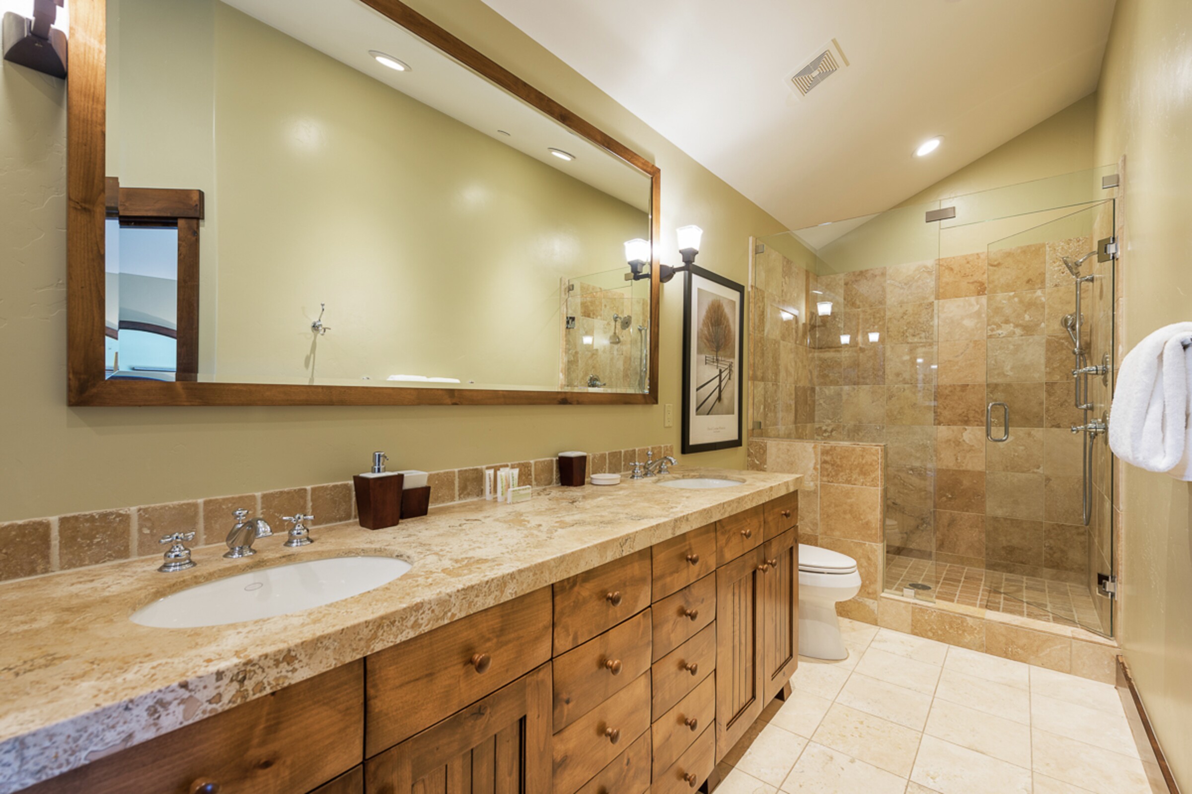 #1305 - Ensuite Bathroom