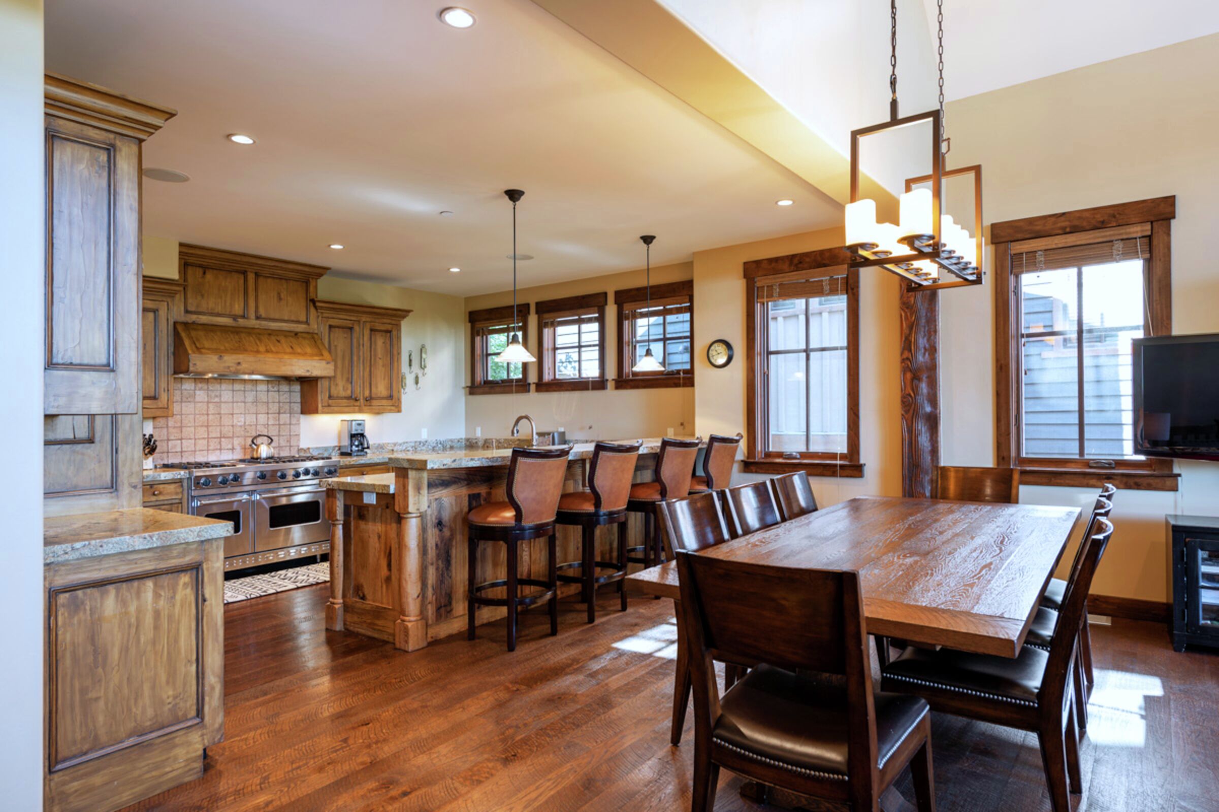 Dining Room & Kitchen