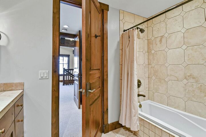 #33 - Ensuite Bathroom