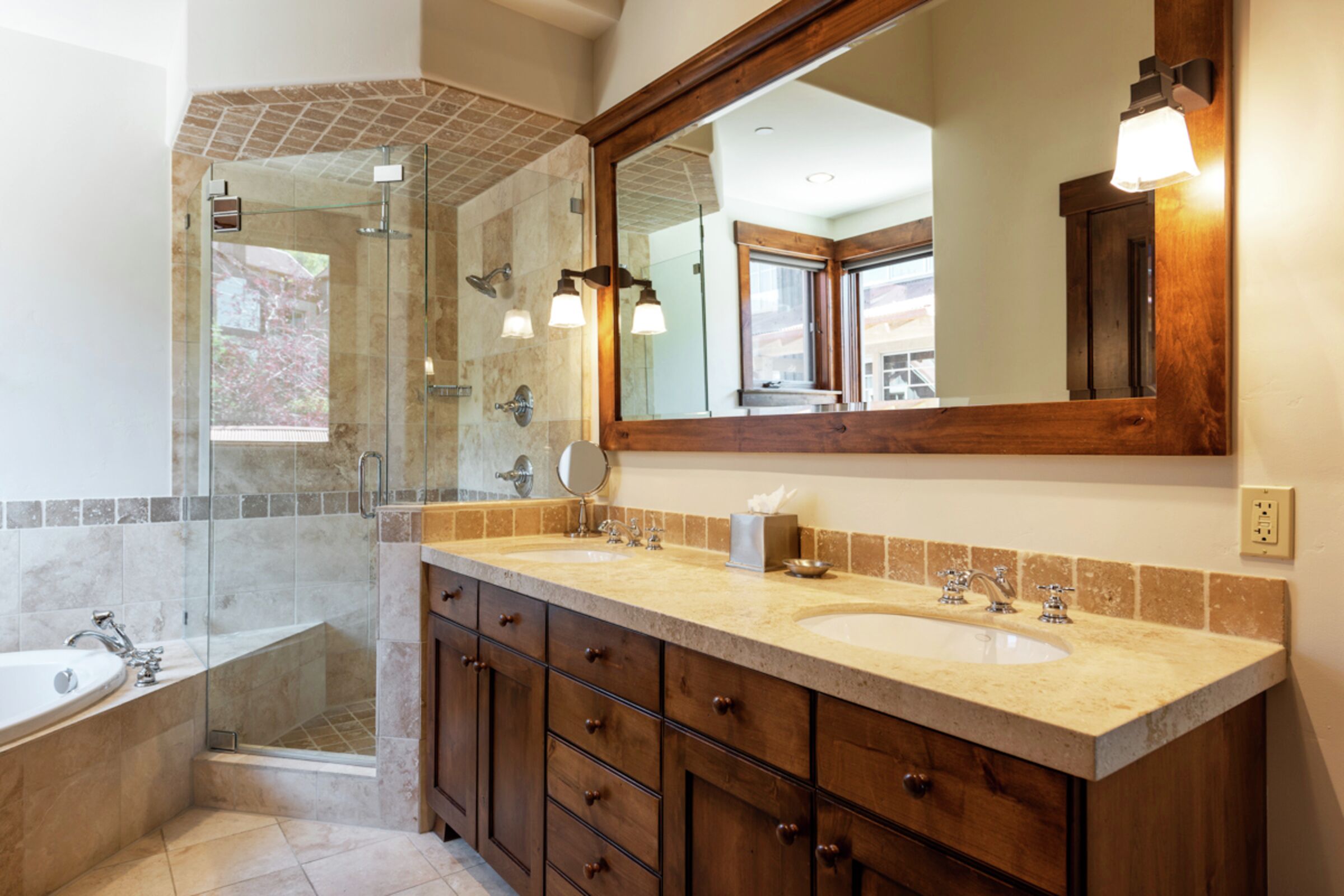 #801 - Master Ensuite Bathroom