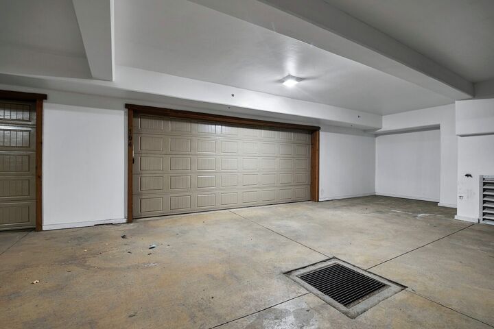 #104 - Garage
