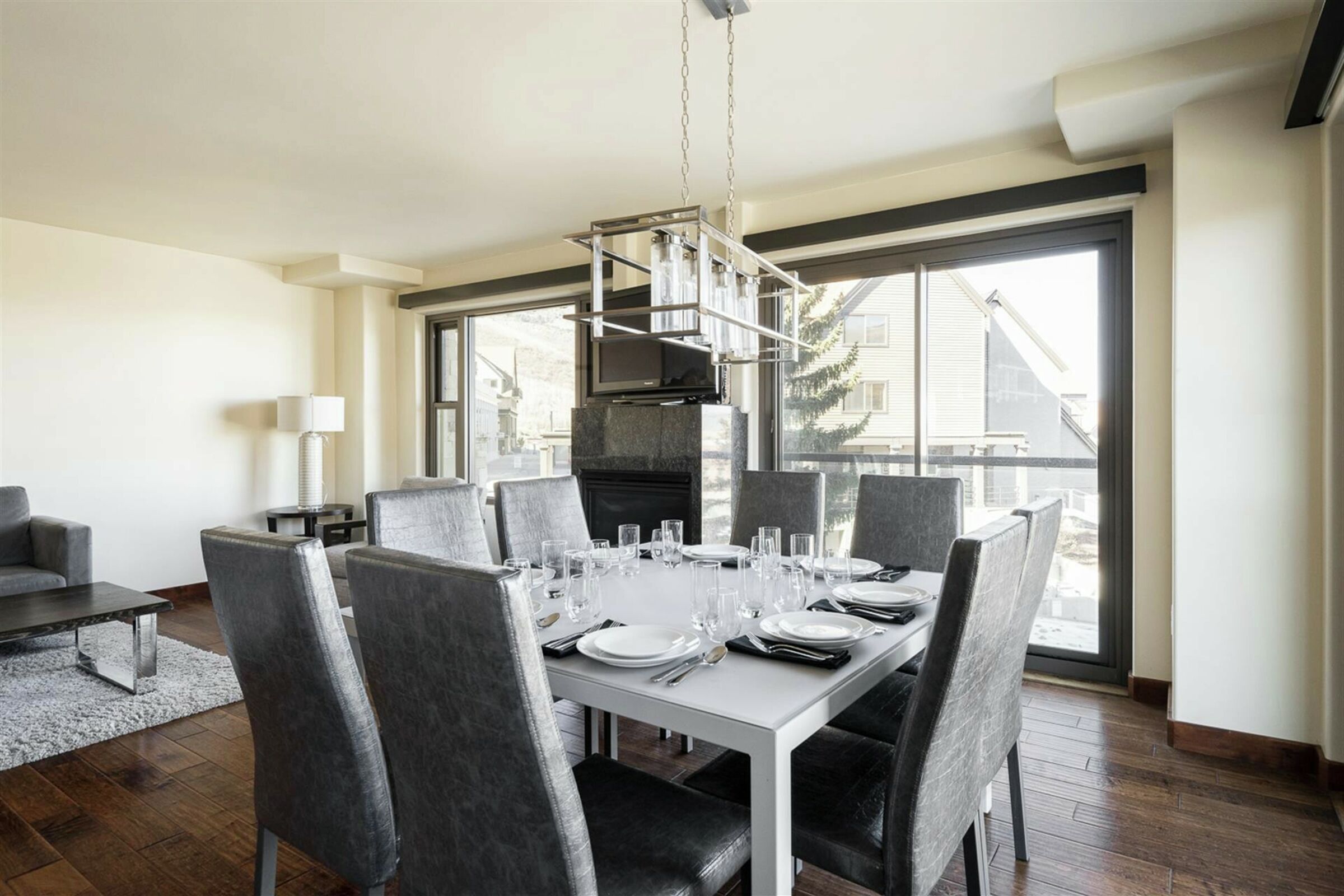 #201B - Dining Room