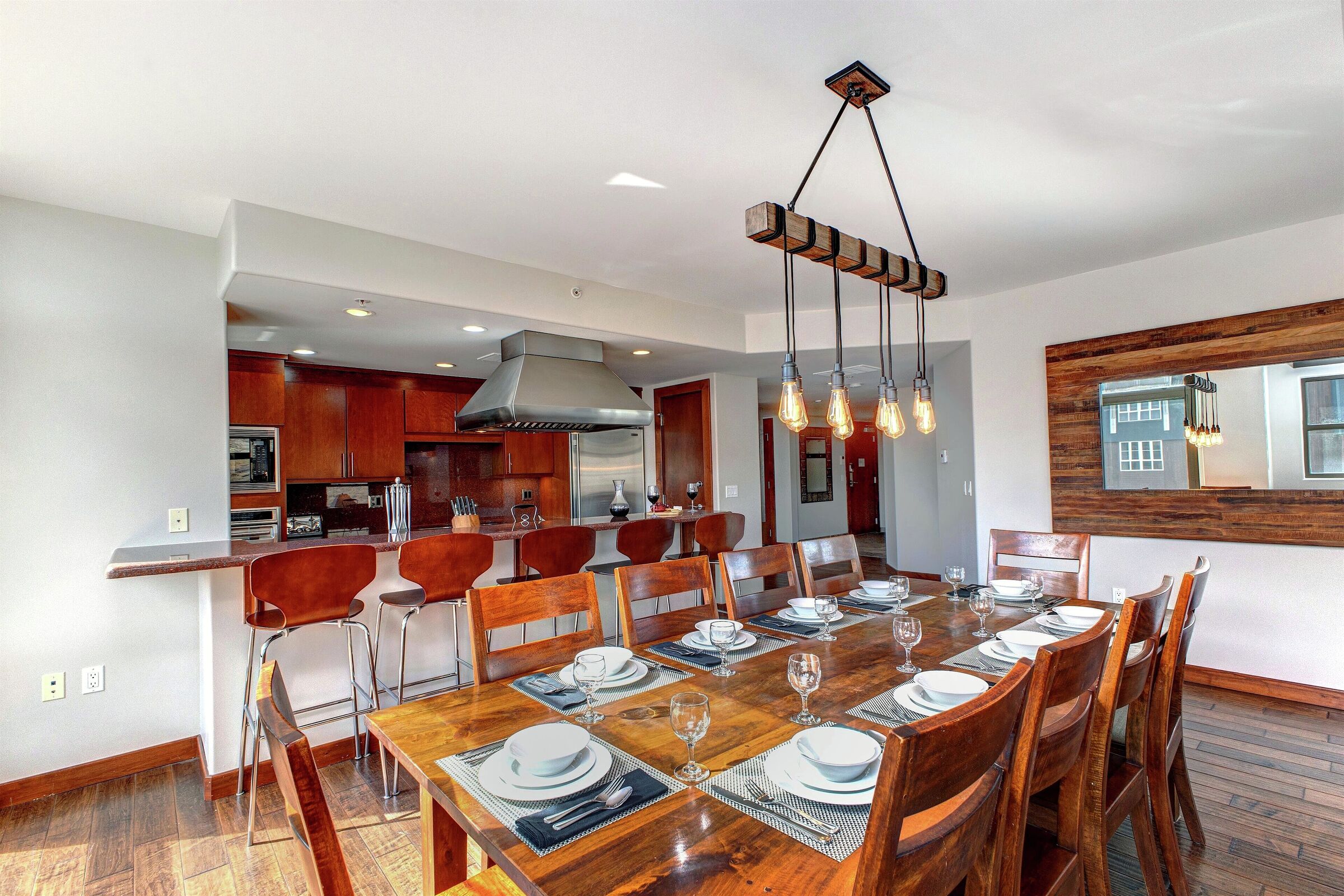 Dining Area & Kitchen