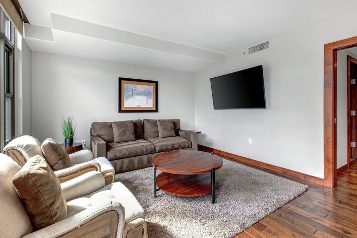 #402 - Second Living Area