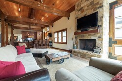 5 Bdrm Spa - Living Room
