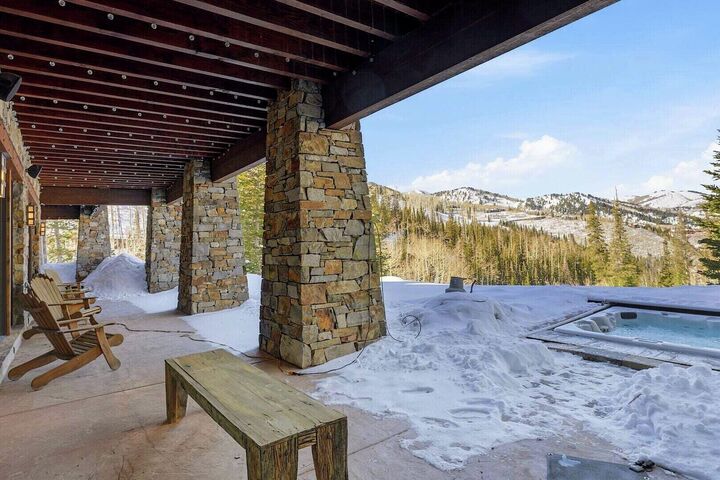 5 Bdrm 5.5 Bath HT - Patio with Hot Tub