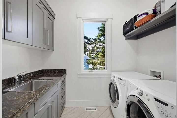 5 Bdrm 5.5 Bath HT - Laundry Room