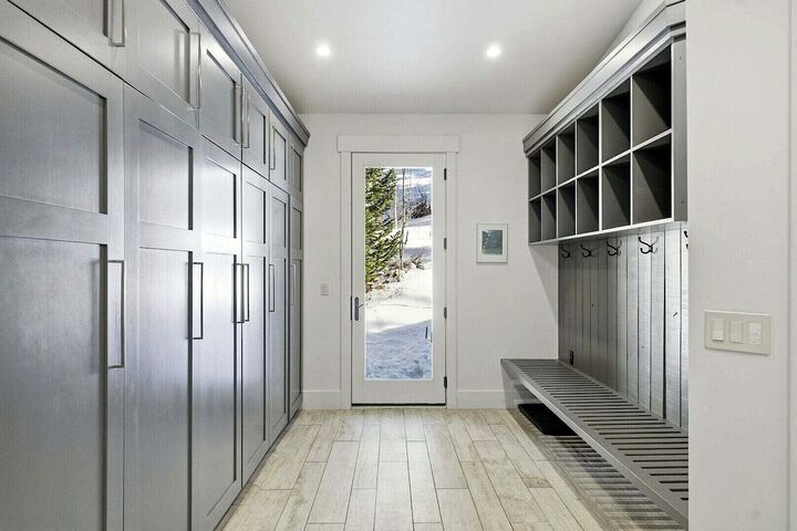 5 Bdrm 5.5 Bath HT - Mud Room with Ski Lockers